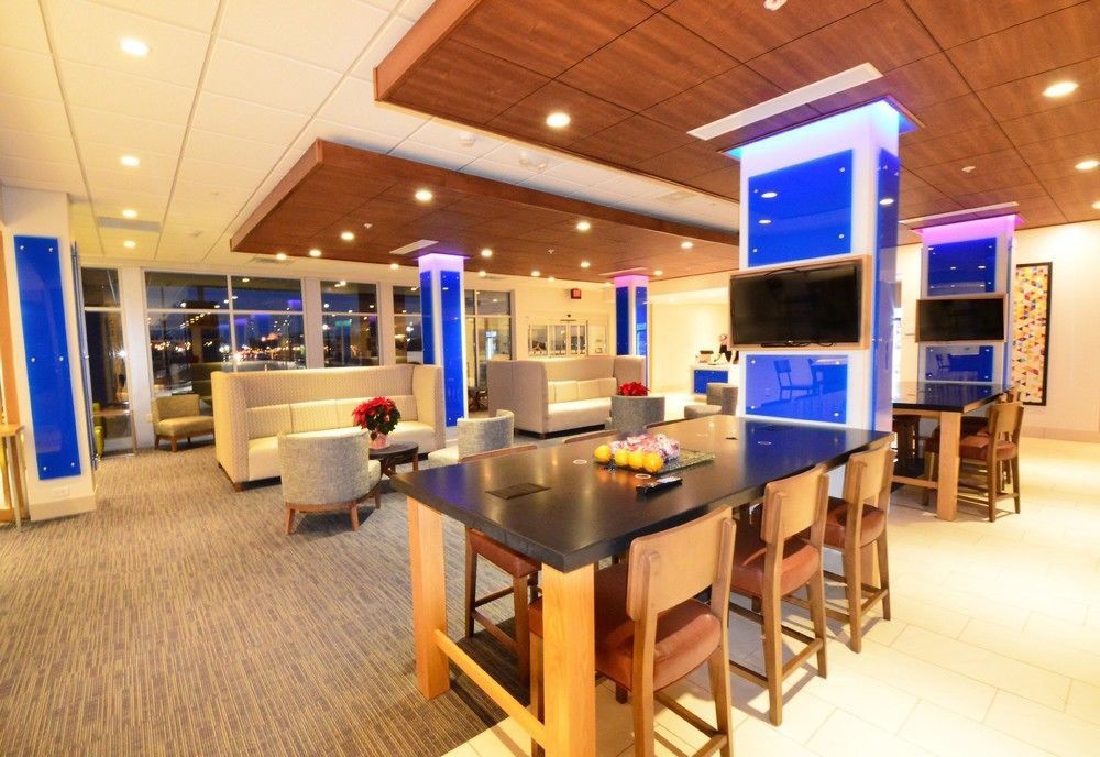Express & By Ihg Hotel 3*